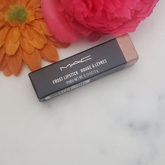 MAC Frost Finish Lipstick in the shade "Gel" - Picture 12 of 16